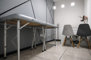 Consultorio privado amueblado y decorado en Brighton Coworking Puebla.